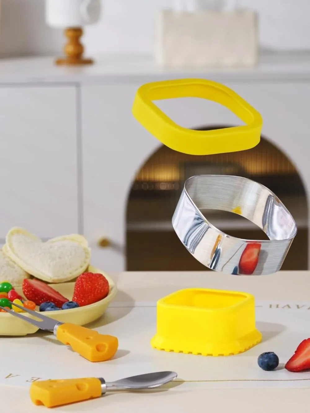 Crustless Sandwich Maker and Sealer - [New]